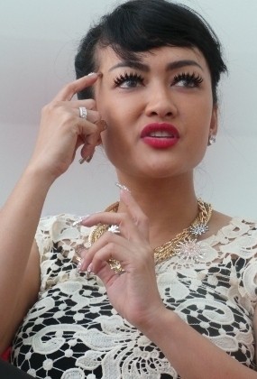 Agnes Mon(tana)ica, Arya Wiguna Dituding Paksa Dewi Sanca Bercinta