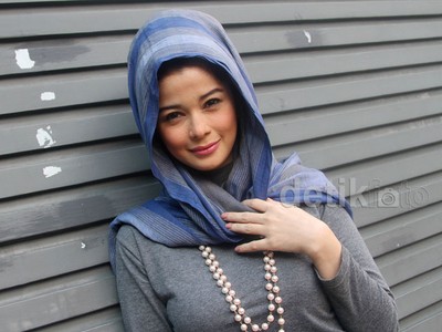 Cantiknya Jihan Fahira Berkerudung