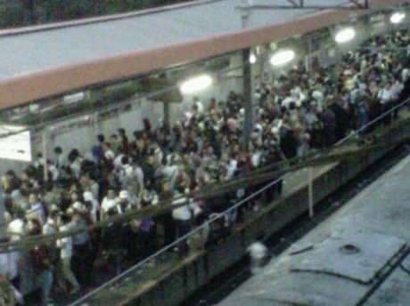 Rel Patah, Perjalanan KRL Tanah Abang-Serpong Terganggu