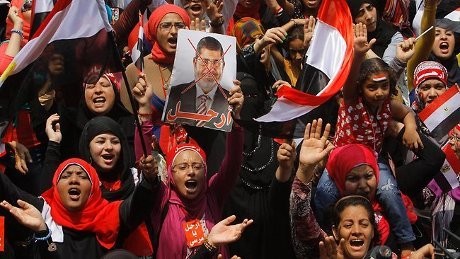 Morsi Ditahan di Kementerian Pertahanan Mesir, Terpisah dari Ajudan Morsi Ditahan di Kementerian Pertahanan Mesir, Terpisah dari Ajudan