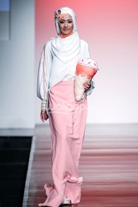 Jakarta, Indonesia - 28 Juni. Ghaida Tsurayya Candy land. Jakarta Islamic Fashion Week 2013 at Hall Jakarta Convention Center. Senayan. 28 Juni 2013. Jakarta. [Foto: Mohammad Abduh/Wolipop]