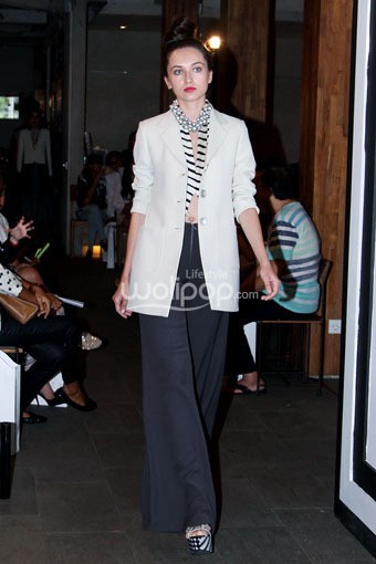 Jakarta, Indonesia - 30 Juni 2013. Hengki Kawilarang Retro Pop Spring 2014 at De la Gue. Kemang. Jakarta Selatan. [Foto: Mohammad abduh/Wolipop]