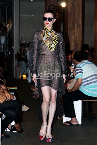 Jakarta, Indonesia - 30 Juni 2013. Hengki Kawilarang Retro Pop Spring 2014 at De la Gue. Kemang. Jakarta Selatan. [Foto: Mohammad abduh/Wolipop]