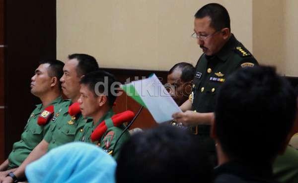  Wamenkum HAM Denny Indrayana Pantau Sidang Cebongan