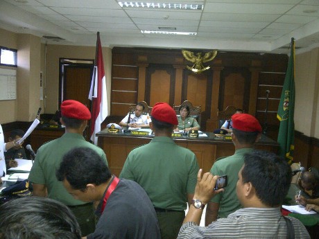 Jadi Saksi, 4 Tahanan Dibawa ke Dilmil dengan Tangan Terborgol