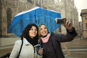 5 Cara Menyiasati Traveling Saat Hujan