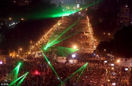  Penggulingan Morsi, Dari Gemerlapnya Laser Hingga Pemerkosaan Keji
