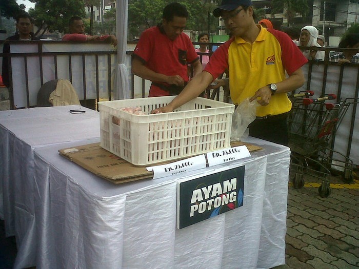 Pasar Murah di Sarinah Thamrin, 300 Ayam Dijual dengan Harga Miring