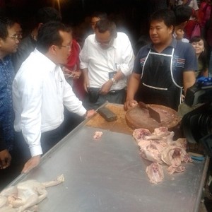 Harga Ayam dan Cabai Naik, Mentan Suswono Salahkan Pedagang Cari Untung Besar
