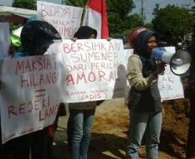 Puluhan GADIS di Sumenep Demo Satpol PP