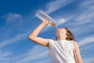 Banyak Minum Air Putih Bisa Bikin si Gemuk Lebih Cepat Susut