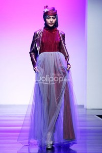 Jakarta, Indonesia - 28 Juni. Lulu Elshabu El Ballet. Jakarta Islamic Fashion Week 2013 at Hall Jakarta Convention Center. Senayan. 28 Juni 2013. Jakarta. [Foto: Mohammad Abduh/Wolipop]