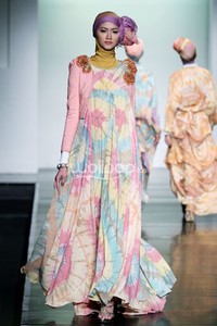 Jakarta, Indonesia - 28 Juni 2013. Dian Pelangi Ramadhan Rose. Jakarta Islamic Fashion Week 2013 at Jakarta Convention Center. Senayan. Jakarta. [Foto: Mohammad Abduh/Wolipop]