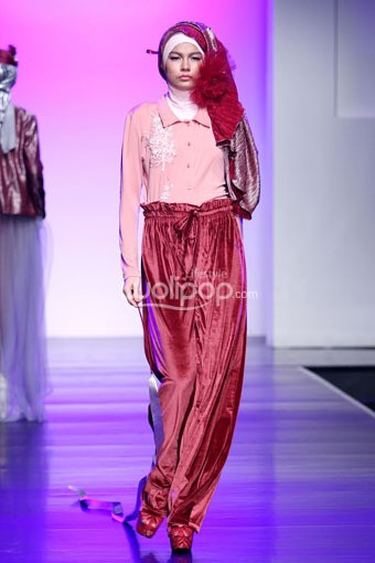 Jakarta, Indonesia - 28 Juni. Lulu Elshabu El Ballet. Jakarta Islamic Fashion Week 2013 at Hall Jakarta Convention Center. Senayan. 28 Juni 2013. Jakarta. [Foto: Mohammad Abduh/Wolipop]