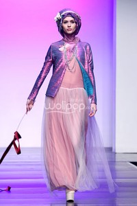 Jakarta, Indonesia - 28 Juni. Lulu Elshabu El Ballet. Jakarta Islamic Fashion Week 2013 at Hall Jakarta Convention Center. Senayan. 28 Juni 2013. Jakarta. [Foto: Mohammad Abduh/Wolipop]