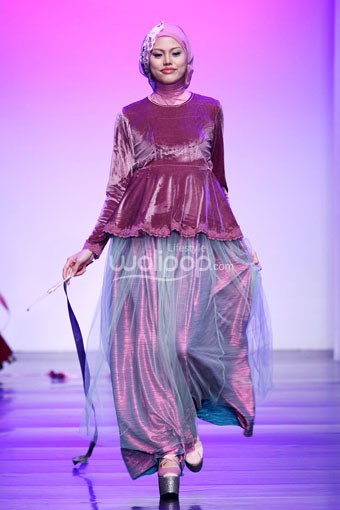 Jakarta, Indonesia - 28 Juni. Lulu Elshabu El Ballet. Jakarta Islamic Fashion Week 2013 at Hall Jakarta Convention Center. Senayan. 28 Juni 2013. Jakarta. [Foto: Mohammad Abduh/Wolipop]