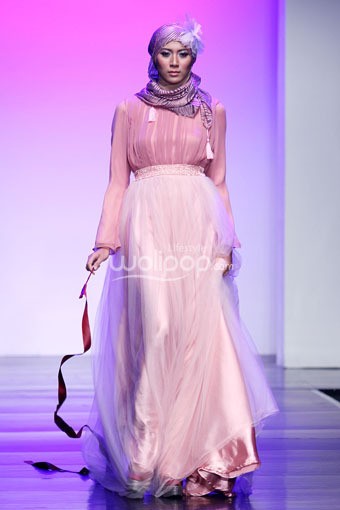 Jakarta, Indonesia - 28 Juni. Lulu Elshabu El Ballet. Jakarta Islamic Fashion Week 2013 at Hall Jakarta Convention Center. Senayan. 28 Juni 2013. Jakarta. [Foto: Mohammad Abduh/Wolipop]