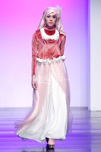 Jakarta, Indonesia - 28 Juni. Lulu Elshabu El Ballet. Jakarta Islamic Fashion Week 2013 at Hall Jakarta Convention Center. Senayan. 28 Juni 2013. Jakarta. [Foto: Mohammad Abduh/Wolipop]