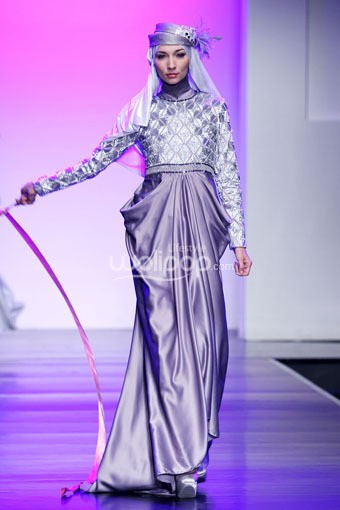 Jakarta, Indonesia - 28 Juni. Lulu Elshabu El Ballet. Jakarta Islamic Fashion Week 2013 at Hall Jakarta Convention Center. Senayan. 28 Juni 2013. Jakarta. [Foto: Mohammad Abduh/Wolipop]