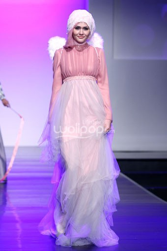 Jakarta, Indonesia - 28 Juni. Lulu Elshabu El Ballet. Jakarta Islamic Fashion Week 2013 at Hall Jakarta Convention Center. Senayan. 28 Juni 2013. Jakarta. [Foto: Mohammad Abduh/Wolipop]