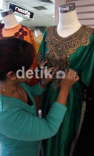 Jelang Ramadan, Toko Busana Muslim di Tanah Abang Laris Manis