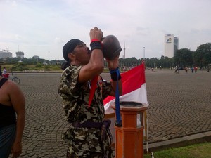 Ingin Bandar Narkoba Dihukum Mati, Kopral Bagyo Keliling Monas 25 Jam