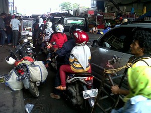 Warga Borong Busana Muslim, Pasar Tanah Abang Semrawut