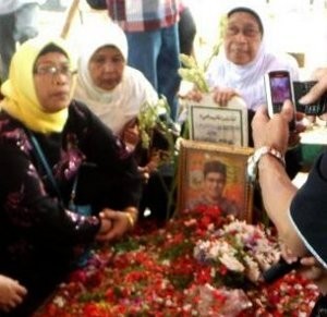 Makam Uje Ramai Peziarah, Pedagang Souvenir Panen