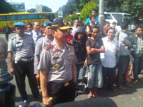 Temui Sopir, Kapolda Jabar Buka Akses Gerbang Tol Jagorawi