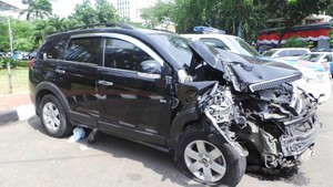 TransJ Ditabrak Captiva di Senen, Seluruh Penumpang Selamat