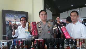  Ratusan Botol Miras Palsu Disita di Cilincing