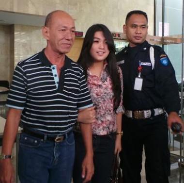Usai 3 Jam Diperiksa KPK, Maharany Suciyono Membungkam