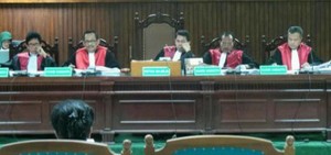 Siti Fadillah Sebut Adik Ipar Sutrisno Bachir Ada Hubungan dengan Stafnya