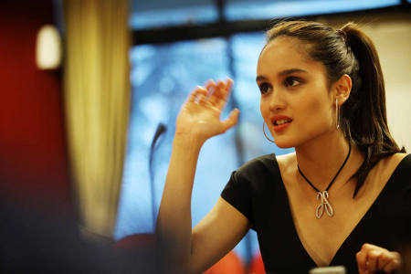 Cinta Laura Akan Tinggalkan Dress Baby Doll Selama Ramadan 