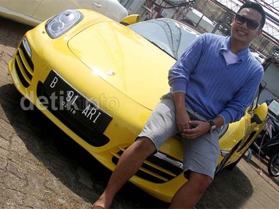 Koleksi Mobil Sport Mewah Ari eks Gruvi