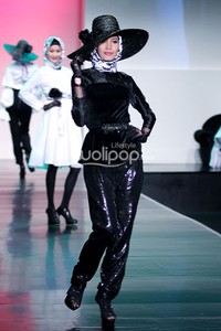 Jakarta, Indonesia - 29 Juni. B by Barli Asmara. Jakarta Islamic Fashion Week 2013. di Hall Jakarta Convention Center. Senayan. 29 Juni 2013. Jakarta. [Foto: Mohammad abduh/Wolipop]