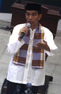 Gelar Safari Ramadan, Jokowi Tarawih Pertama di Pasar Rumput