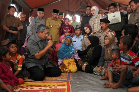 Usai Sambangi Lokasi Gempa, SBY Salat Tarawih di Aceh