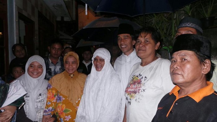 Tarawih di Masjid Setengah Jadi, Jokowi: Saya Mau Salat di Kampung
