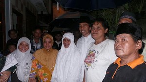 Tarawih di Masjid Setengah Jadi, Jokowi: Saya Mau Salat di Kampung