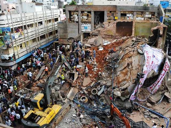 Hotel di India Ambruk, 12 Orang Tewas