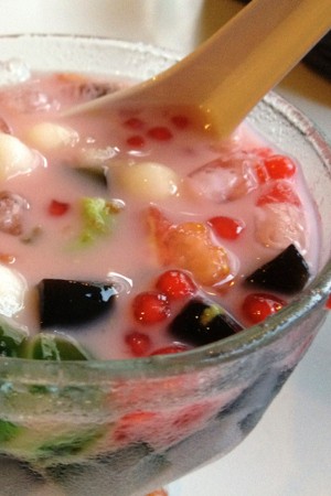 Mau Menikmati Es Campur dan Es Teler Paling Enak? Di Sini Tempatnya!