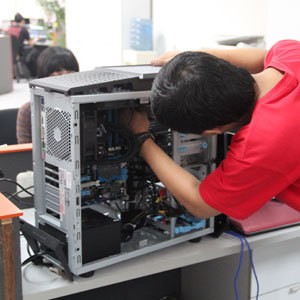 Microsoft Cari Kesempatan di Tengah Lesunya Pasar PC