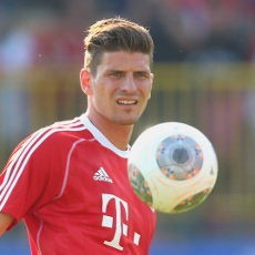 Gomez Jatuh Hati pada Permainan Atraktif Si Ungu