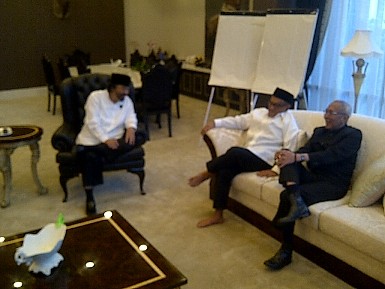 Ical Pamit Duluan, JK Bukber Bareng Surya Paloh di DPP NasDem