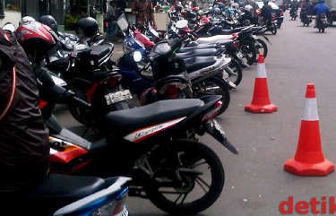 Jokowi: Tarif Parkir Naik untuk Batasi Kendaraan Pribadi