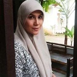 Sibuk Stripping, Marini Zumarnis Masih Bisa Tarawih Bareng Keluarga 