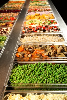 Buka Puasa dengan Menu Buffet? Lakukan Trik Ini Agar Tak Kekenyangan