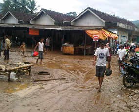 847 KK Terkena Banjir, Relawan Buka Dapur Umum Bagi 1.881 Jiwa