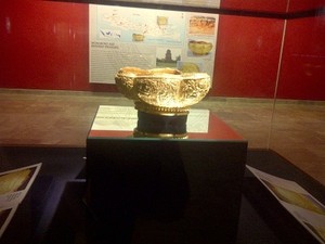 Ini Koleksi Mangkuk Emas di Museum Nasional yang Mencengangkan